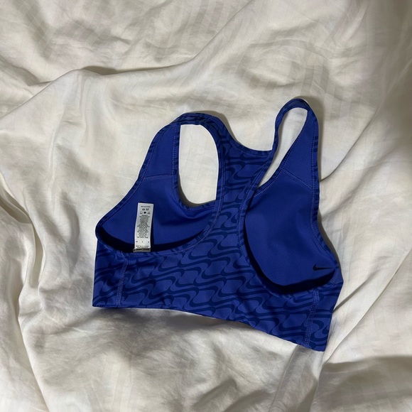 Nike Medium-Support Sport Bra - size small - Picture 2 of 2